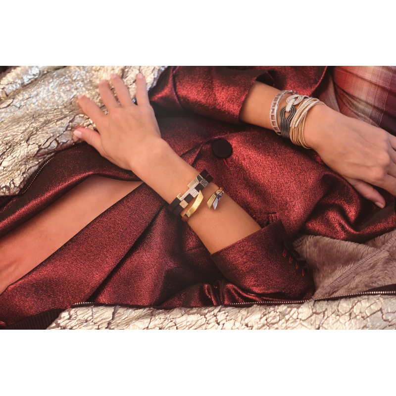 Rubber bracelet with white, and yellow gold with d