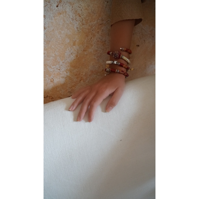 Brazalete de plata recubierta de oro,perlas y tela. Brazalete de plata recubierta de oro,perlas y tela.