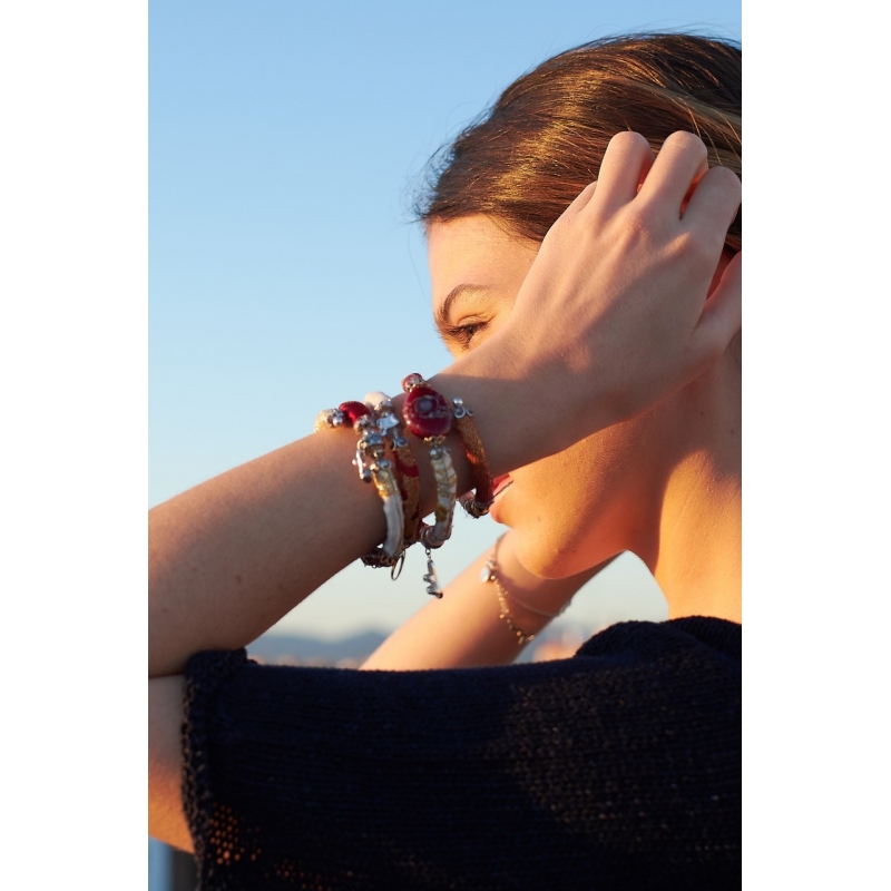 Brazalete de plata recubierta de oro,perlas y tela. Brazalete de plata recubierta de oro,perlas y tela.