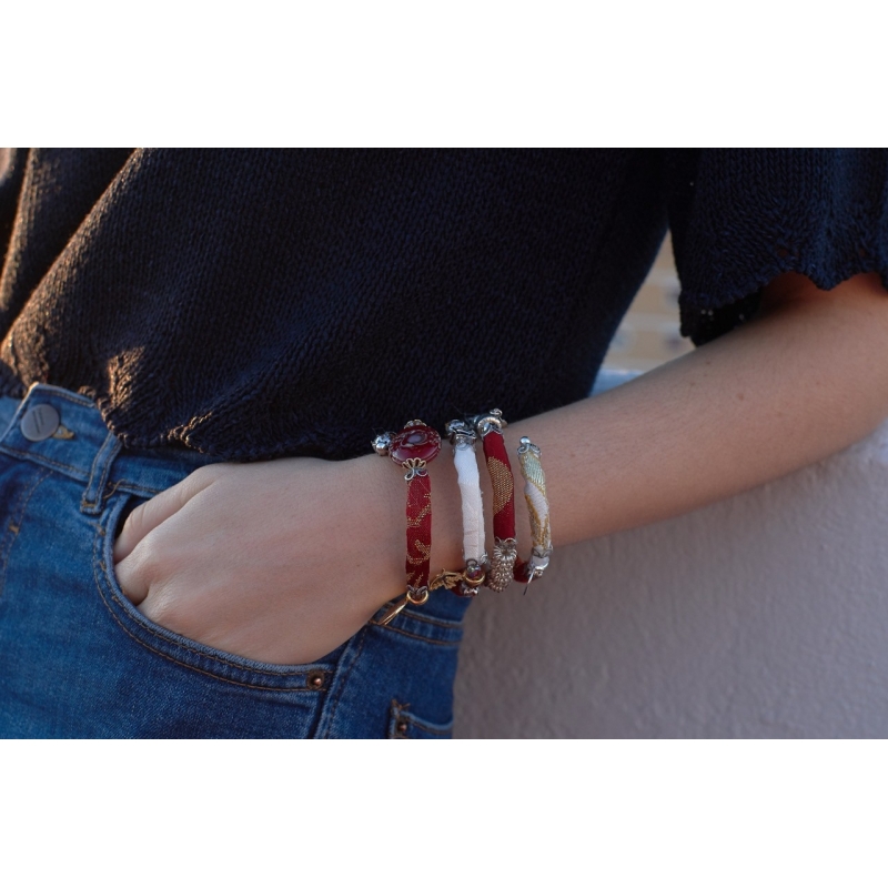 Brazalete de plata recubierta de oro,perlas y tela. Brazalete de plata recubierta de oro,perlas y tela.