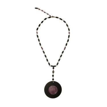 COLLAR DE ÉBANO Y RUBÍS MONTADO EN ORO.