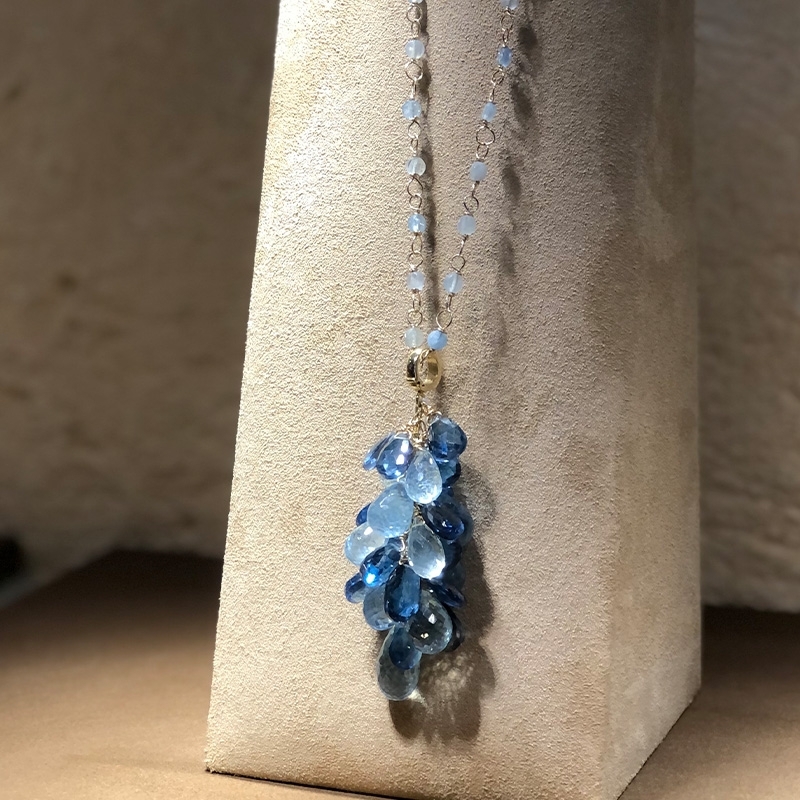 GOLD AND AQUAMARINE PENDANT
